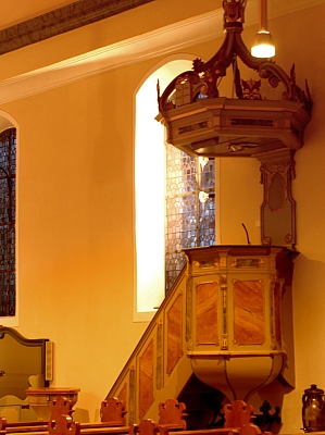 Kanzel in der Pfarrkirche St. Peter und Paul in Halverde Historische Kanzel mit reich verziertem Schalldeckel in der Pfarrkirche St. Peter und Paul in Halverde