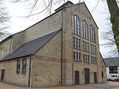 Pfarrkirche St. Dionysius in Recke – Außenansicht Außenansicht der Pfarrkirche St. Dionysius in Recke in Natursteinfassade