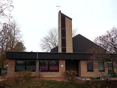 Katholische Kirche St. Franziskus in Wersen Außenansicht der katholischen Kirche St. Franziskus in Wersen mit Turm und Vorplatz