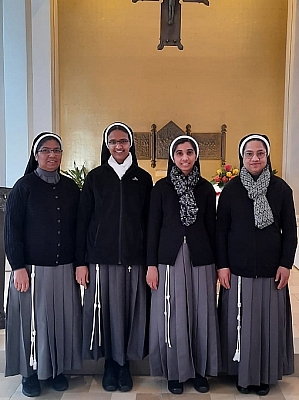 Ordensschwestern Schwester Grace, Schwester Asha, Schwester Aleena und Schwester Linda Ordensschwestern Schwester Grace, Schwester Asha, Schwester Aleena und Schwester Linda